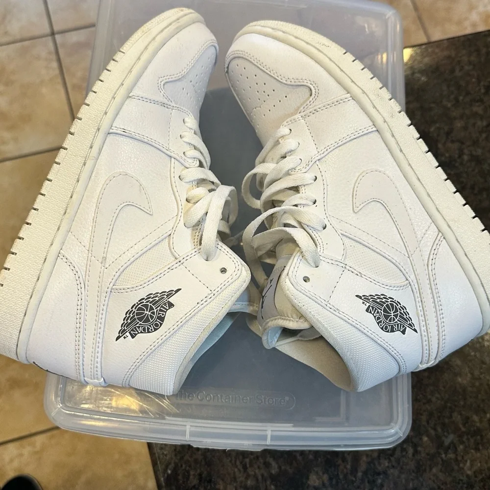 Jordan 1 Retro Mid